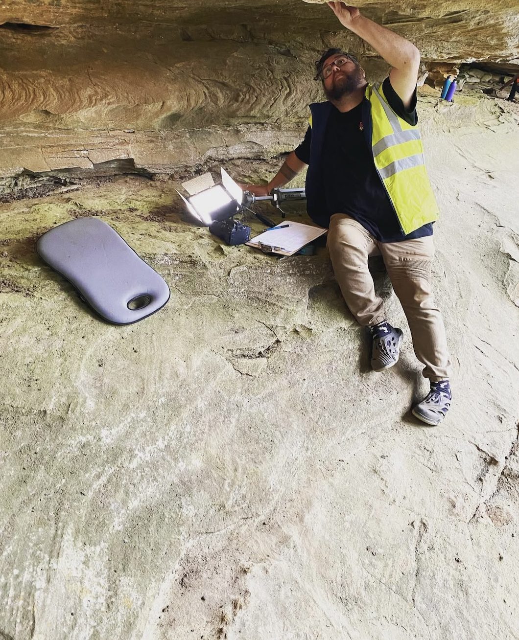 Recording a rock shelter surface with lighting, camera and field notes
